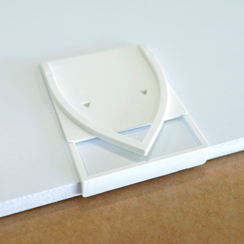 Retractable hanger