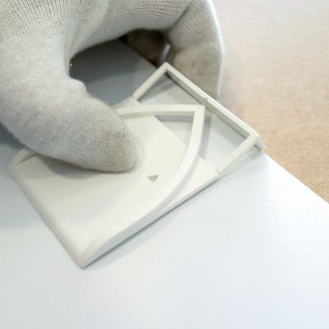Retractable hanger